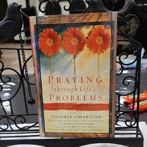 PRAYING THROUGH LIFE'S PROBLEMS: INSPIRING MESSAGES of HOPE BOOK